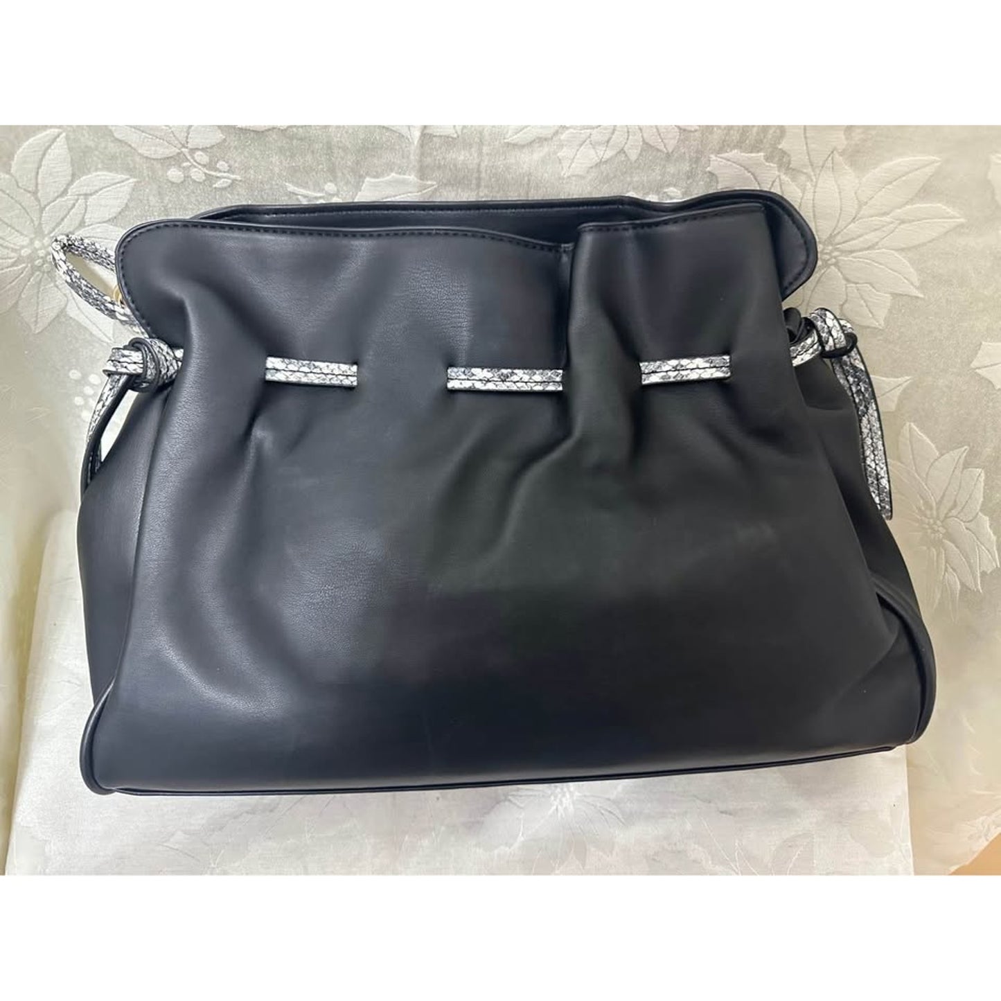 Badgley Mischka Vegan Leather black /Snake dumplin bag. B145