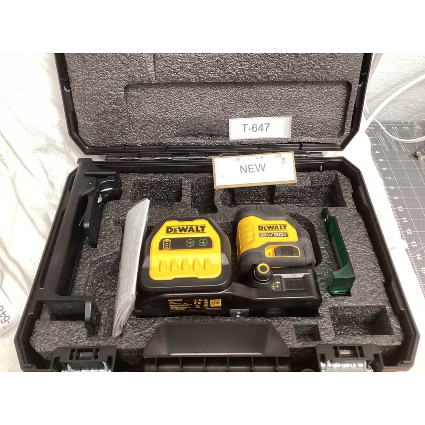 DeWALT cross line laser dcle34020 with stack boxT-648