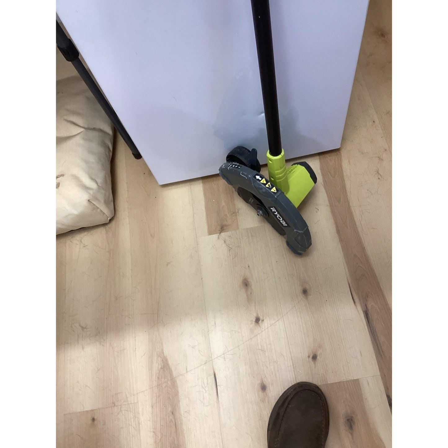 RYOBI ONE+ 18V 9 in. Cordless Battery Edger P2300VNM Z603 T-697