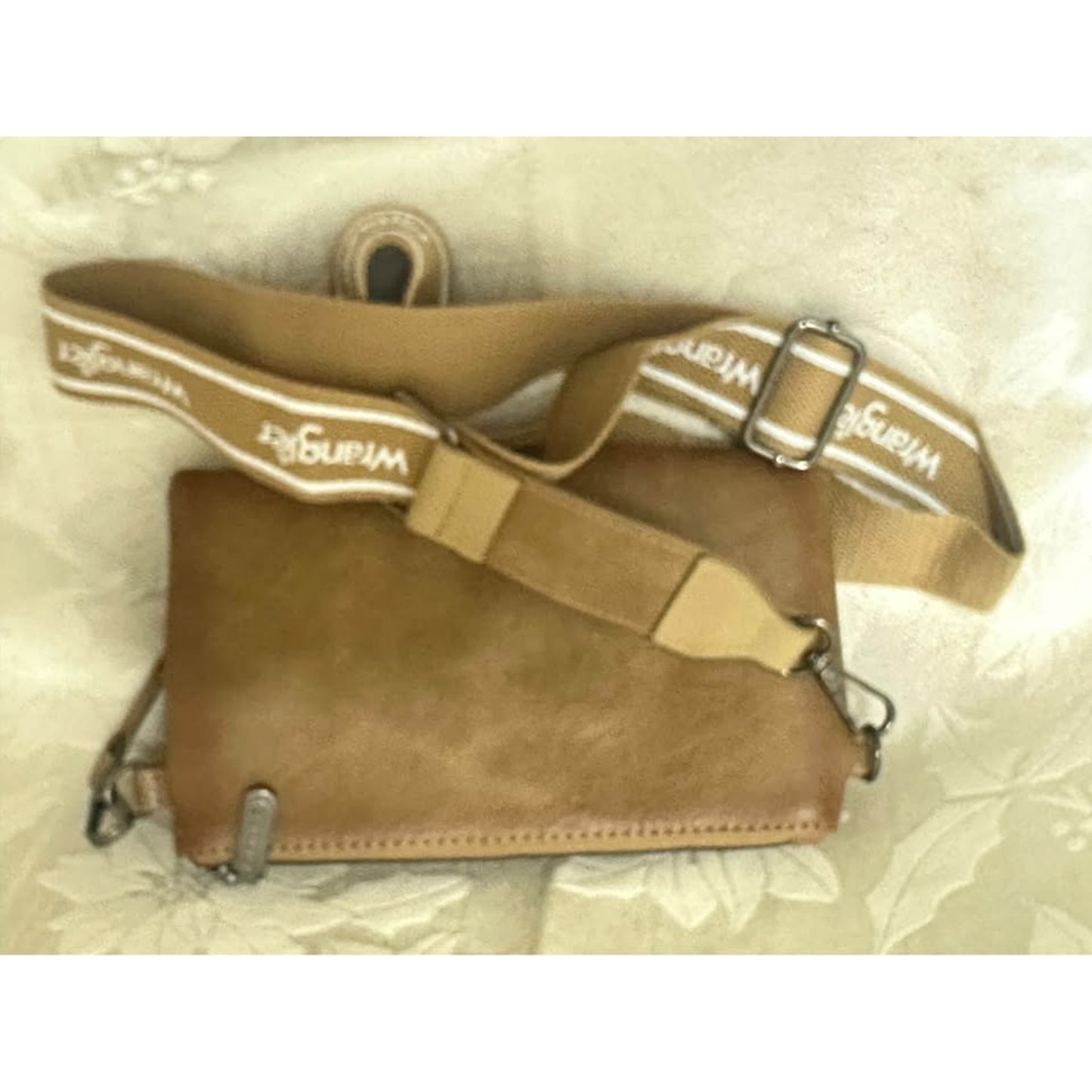 Wrangler Crossbody Bag. B183-4035
