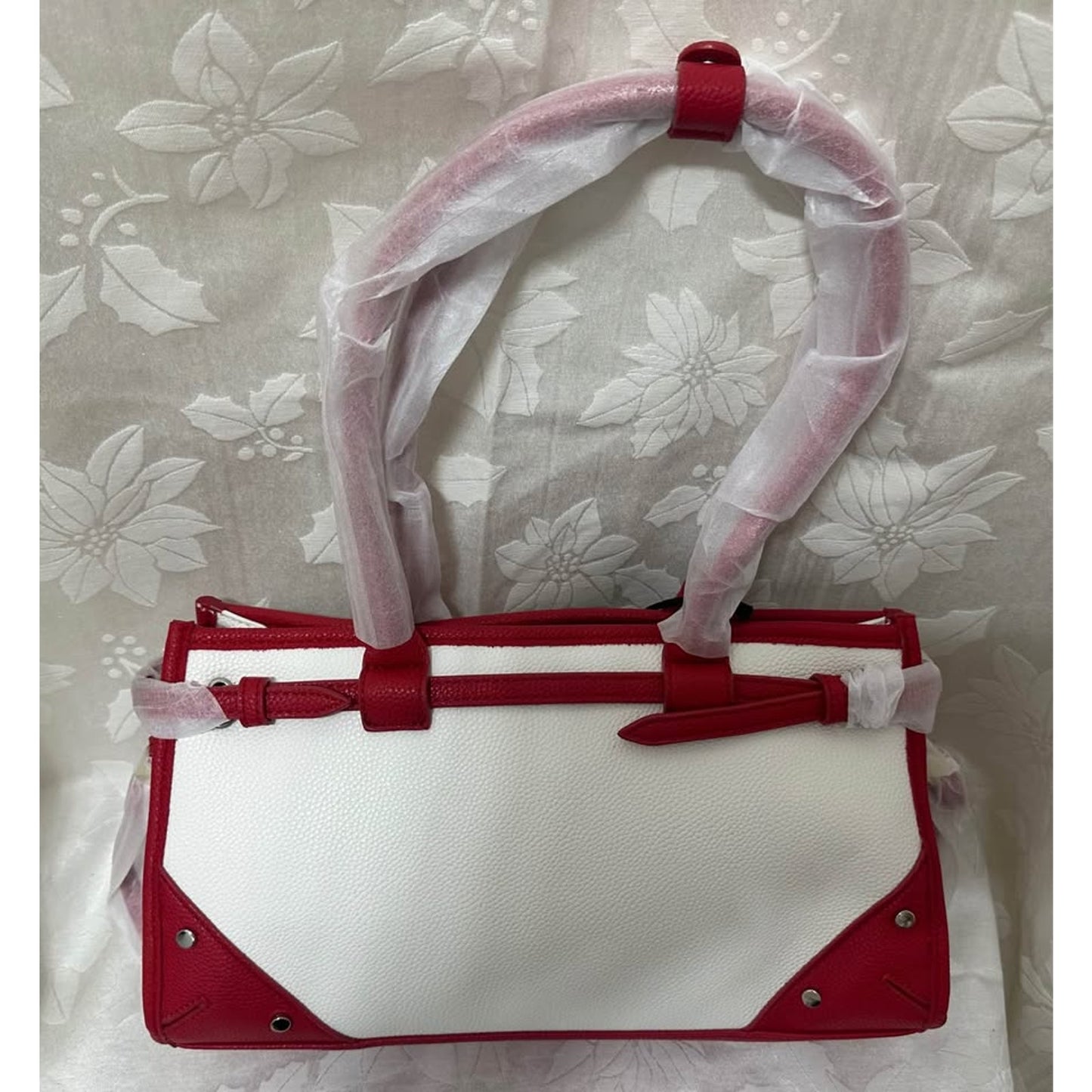 Von Dutch Red and White Handbag. B152-10090