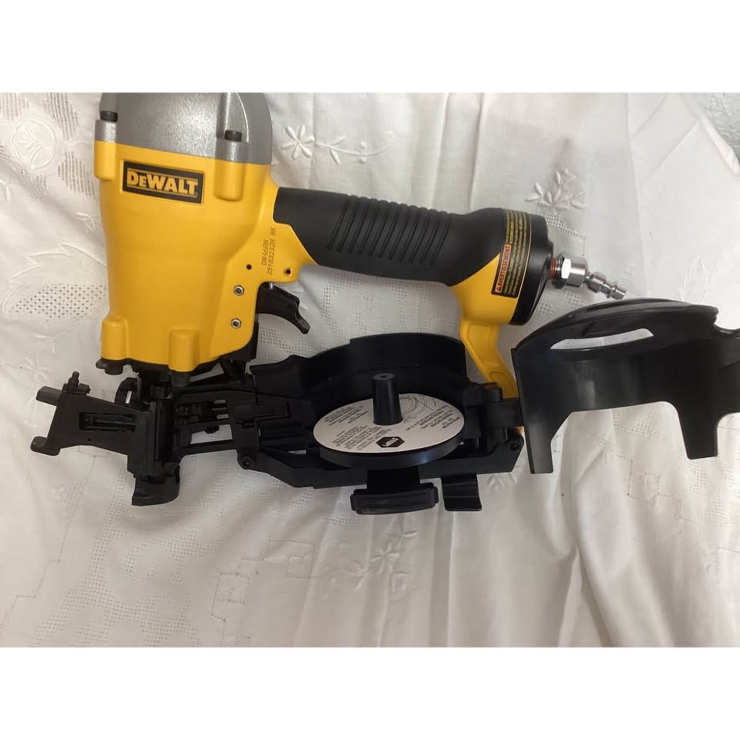 DEWALT DW46RN PNEUMATIC Coil Roofing Nailer T-390