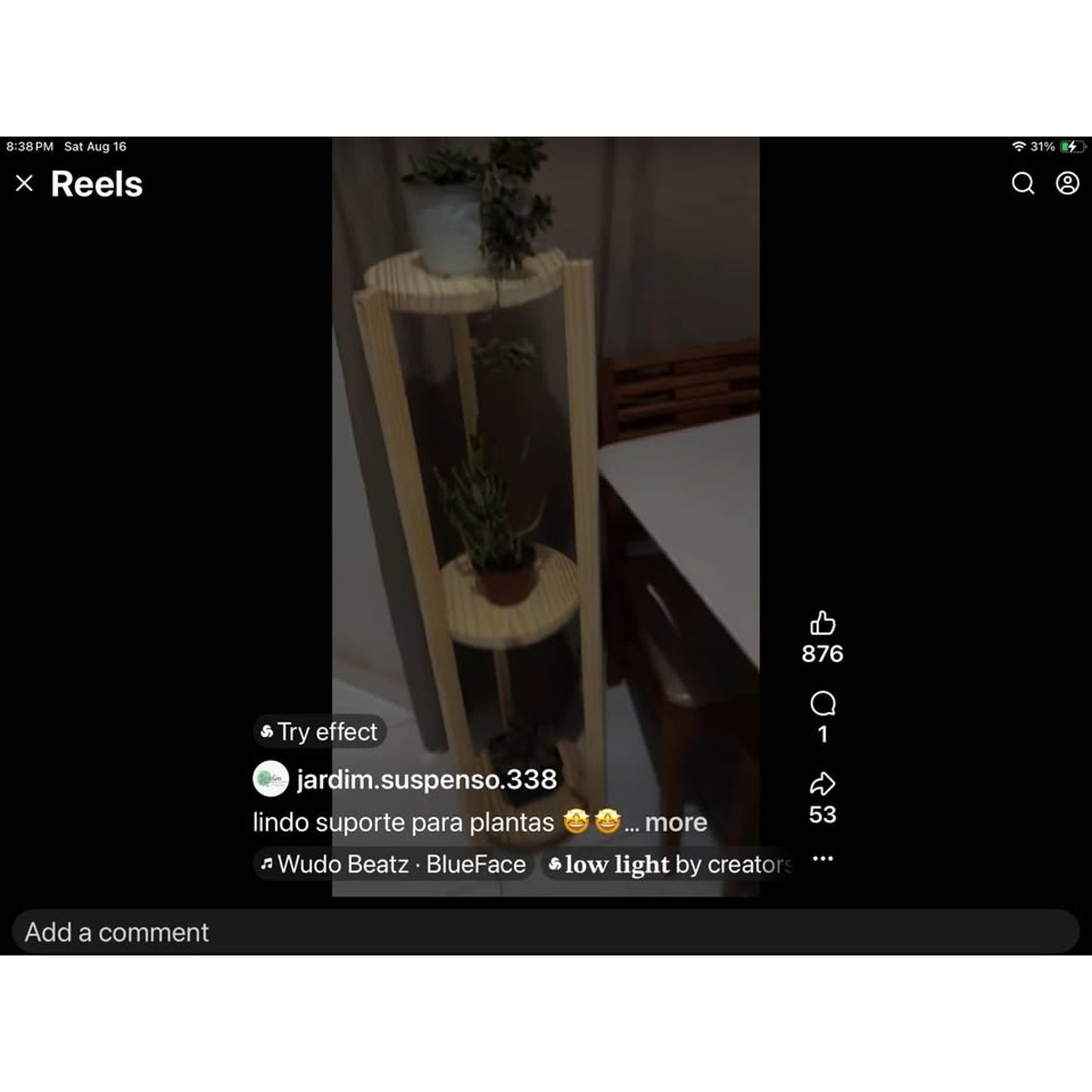 Round plant stand