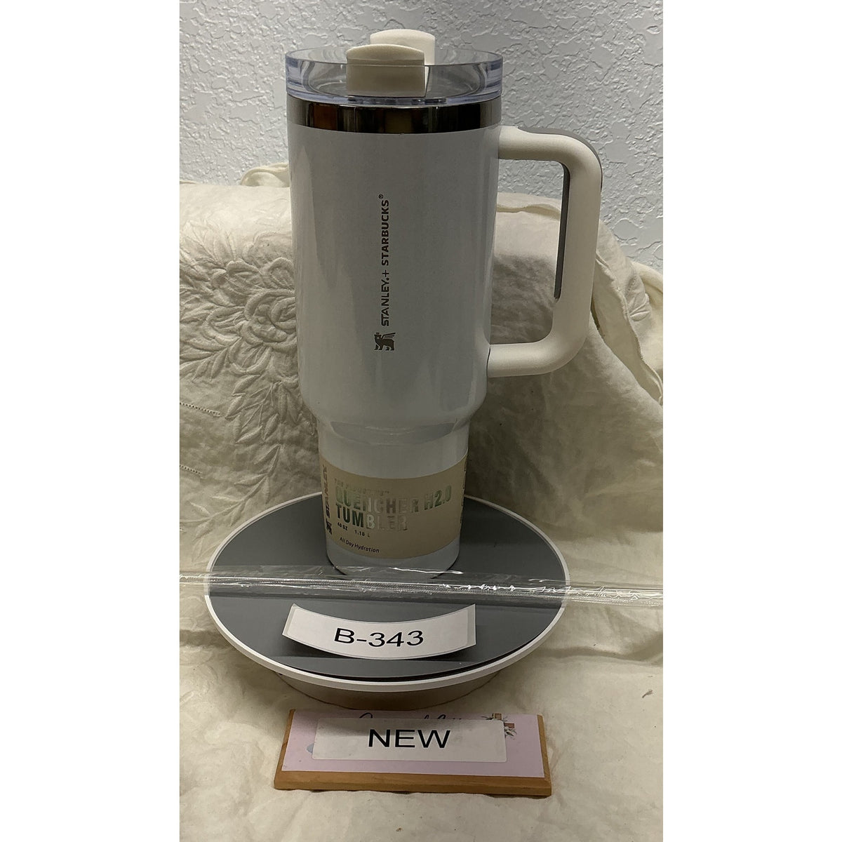 NEW IN BOX STANLEY 40oz TUMBLER WHITE B-343