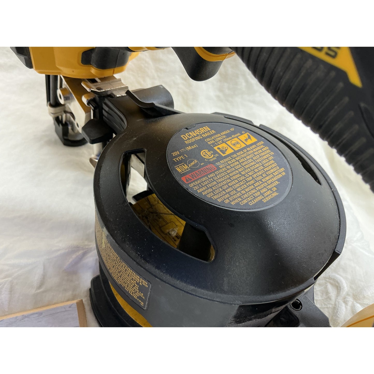 DEWALT 20V MAX 15-Degree Electric Cordless Roofing Nailer (Tool Only) P-106