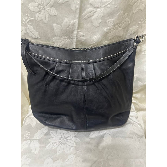 Prelov Coach BlCK Leat Shou Bag F13764. Very good cond B295.