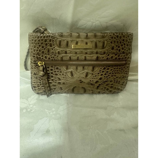 Pre-loved Brahmin Crocodile-Embossed Leather Wristlet. B-312