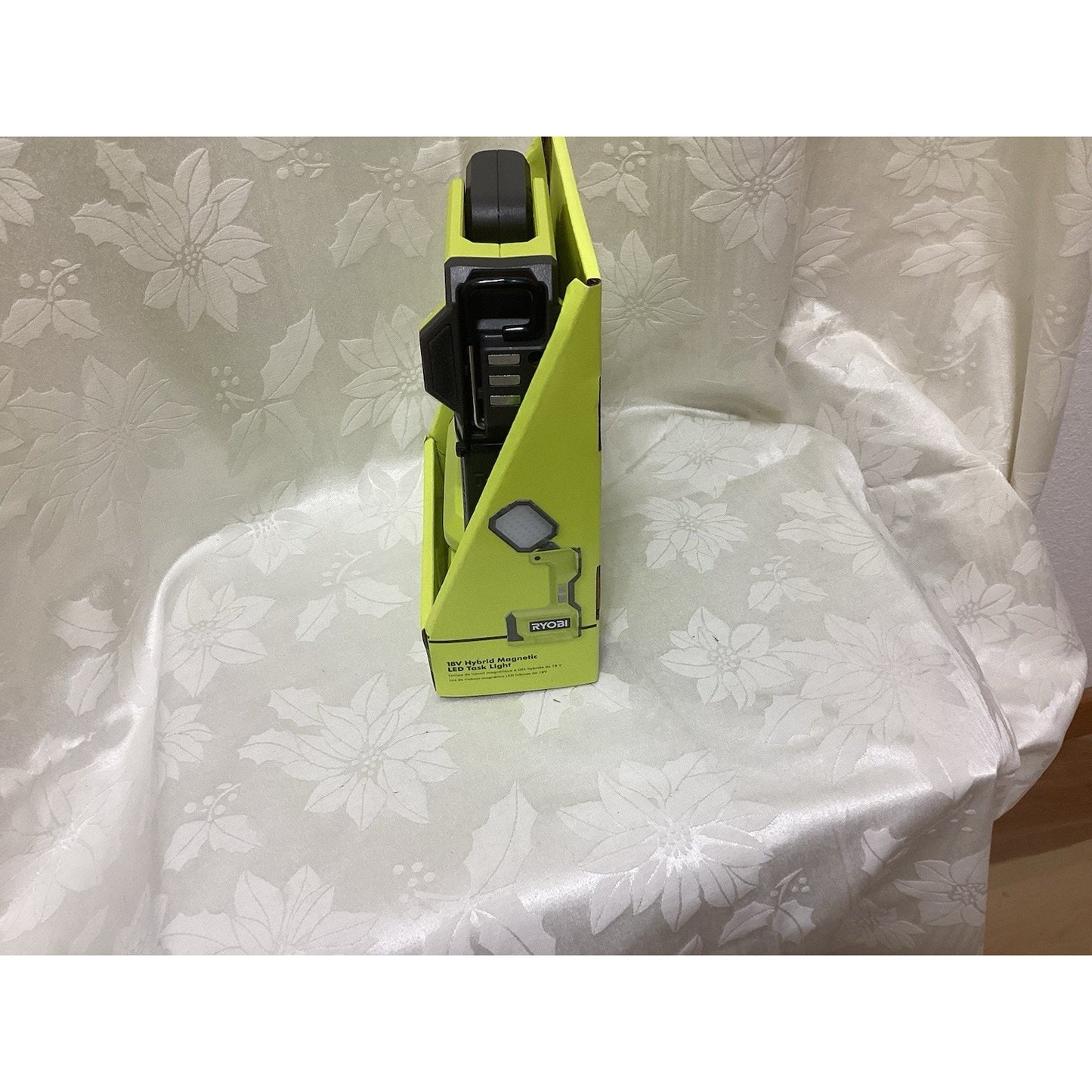 RYOBI ONE+ 18V Hybrid Magnetic LED Work Light 1500 lm USB Port PCL635B
