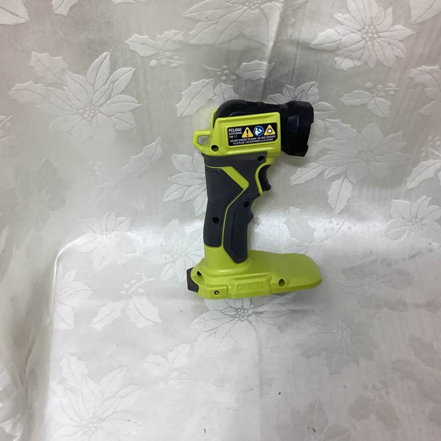 Ryobi ONE+ PCL660 adjustable flashlight T-581