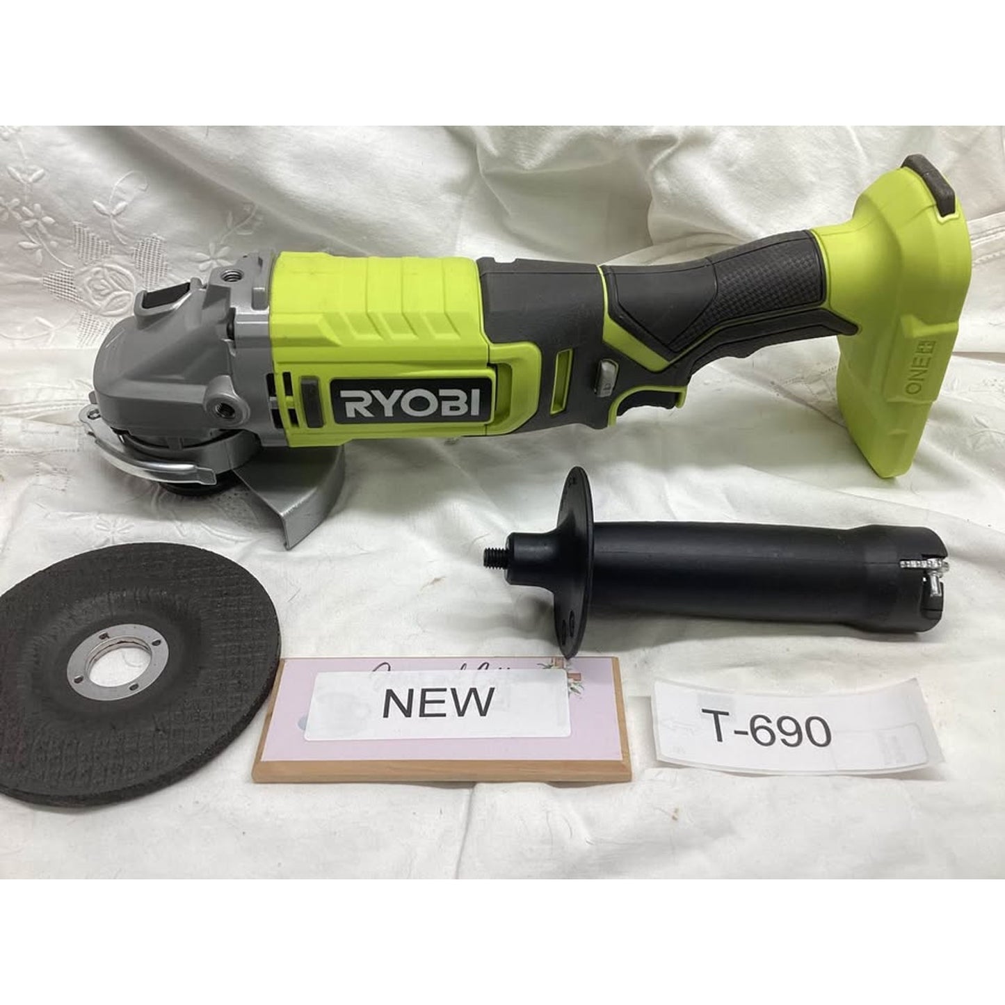 Ryobi ONE+ 18V 4-1/2 in. Angle Grinder PCL445 T-690