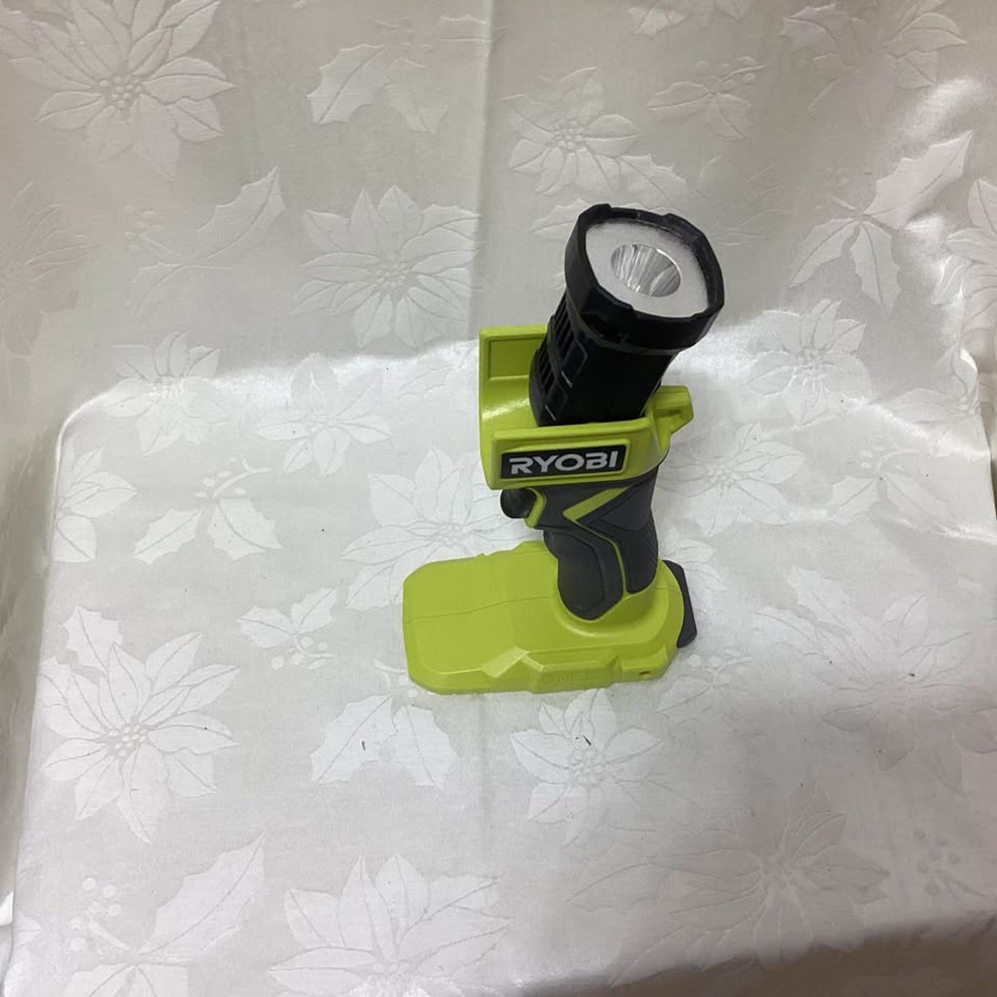 Ryobi ONE+ PCL660 adjustable flashlight T-581