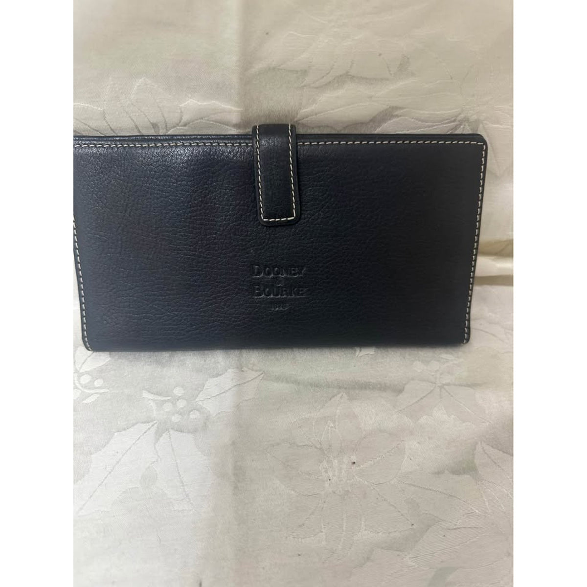 Pre-loved Dooney & Bourke Black Leather  Wallet. B-309