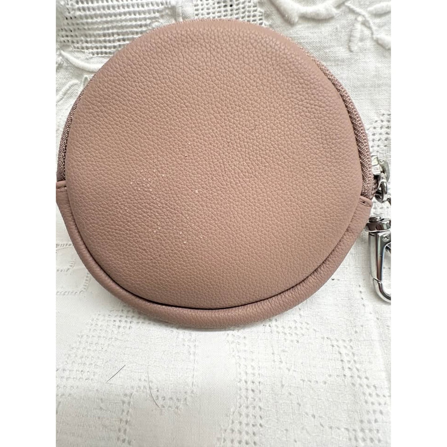 Pre-loved Guess dusty pink coin purse with carabiner clip. B332.