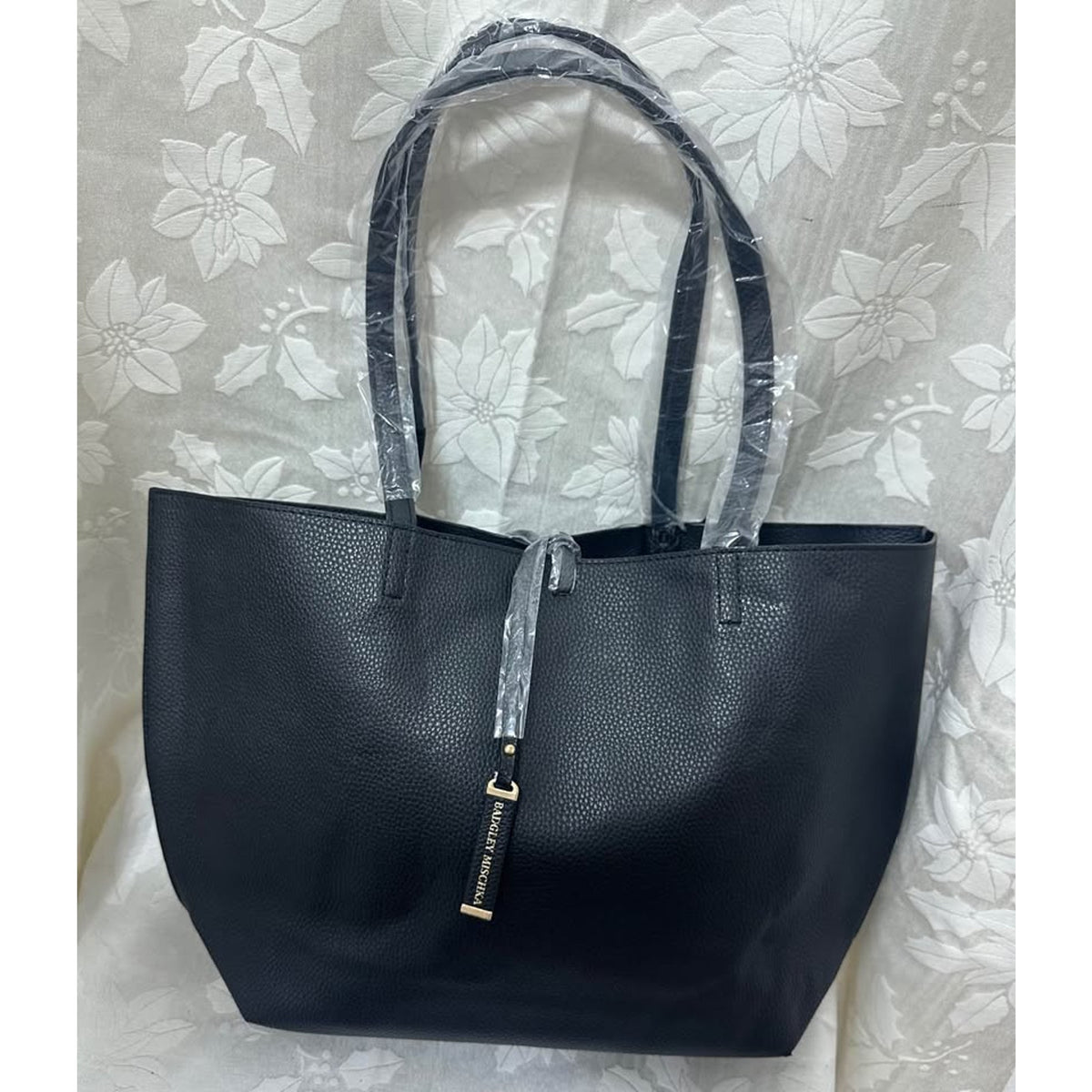 Badgley Mischka Black Pebbled Leather Tote Bag. B159-9080