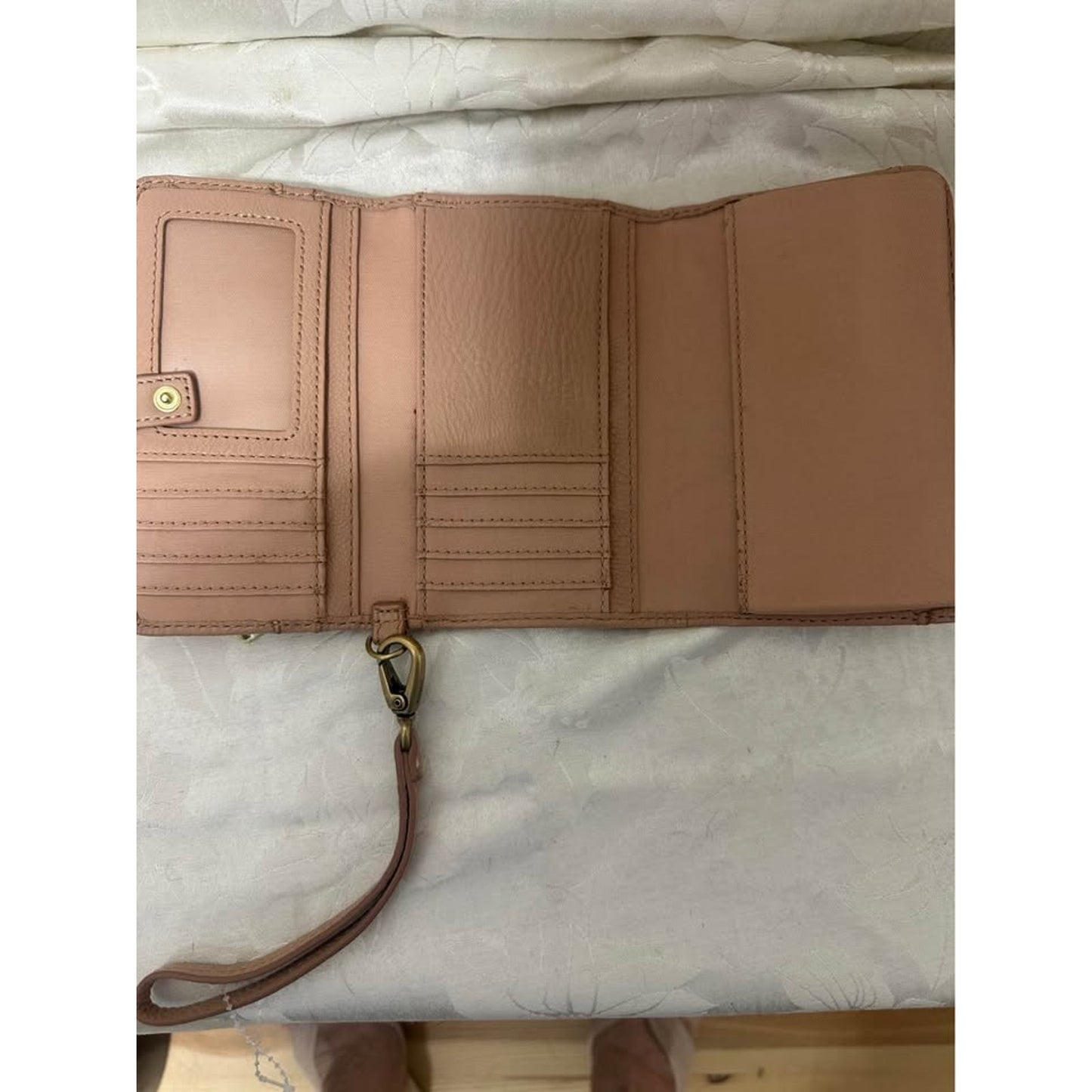 Pre-loved Fossil Pink Leather Wallet Wristlet. B-301