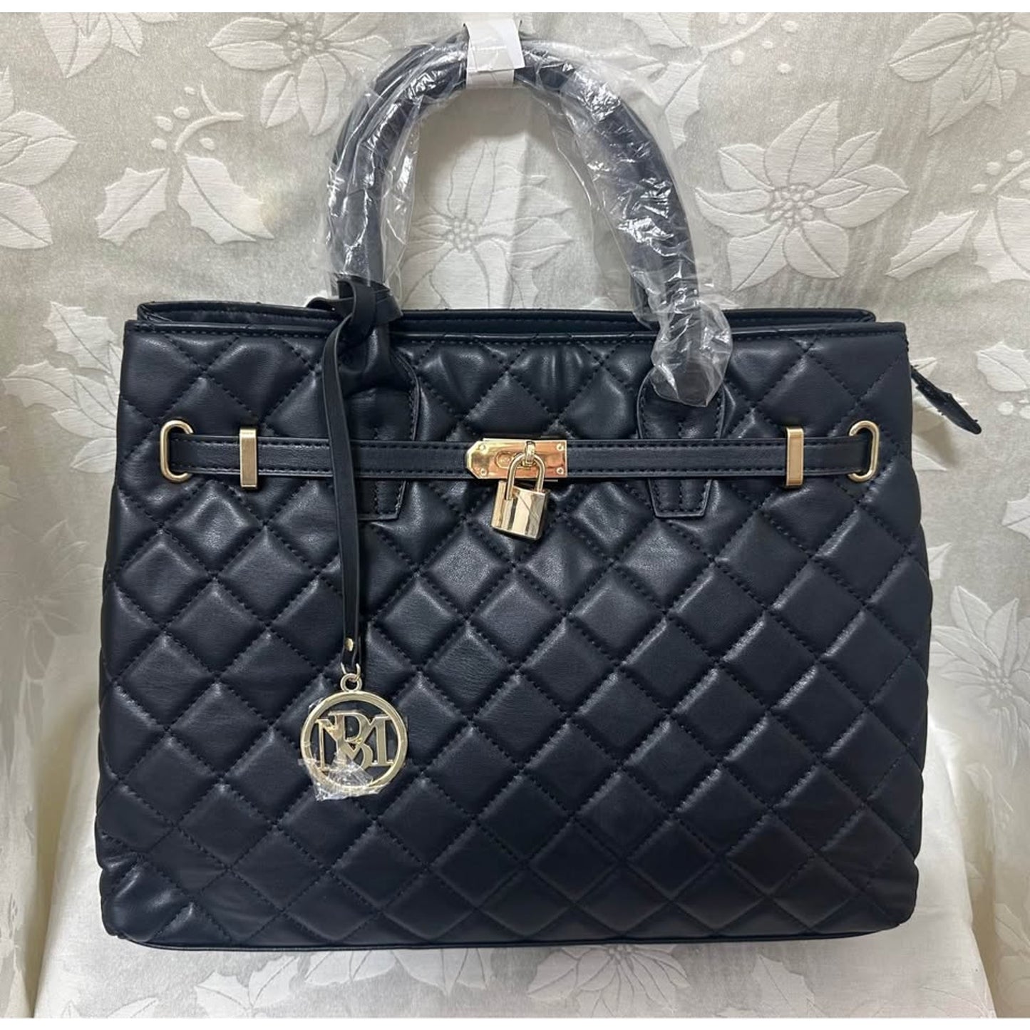 Badgley Mischka Big Diamond Quilted black Tote  B138