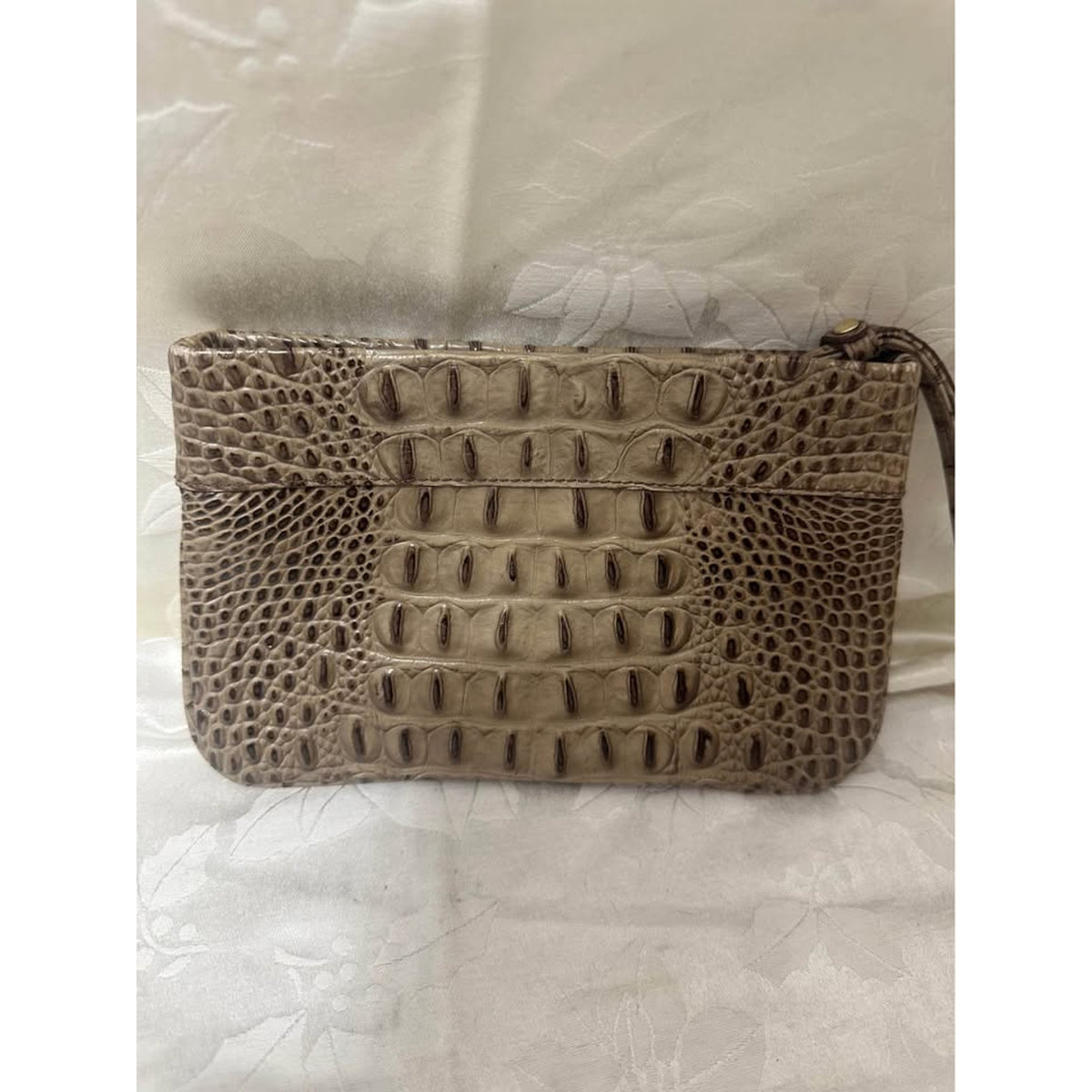 Pre-loved Brahmin Crocodile-Embossed Leather Wristlet. B-312
