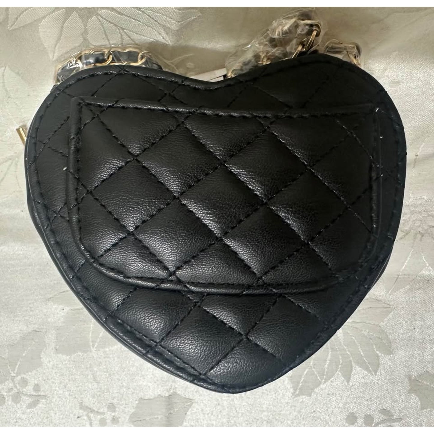 NEW BEBE Solana Quilted Heart Crossbody black. B131-