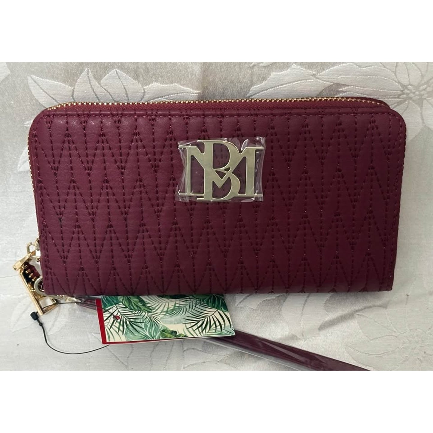 NEW BADGLEY MISCHKA LONG Wall w Phone Poc & Wrist wine. B136