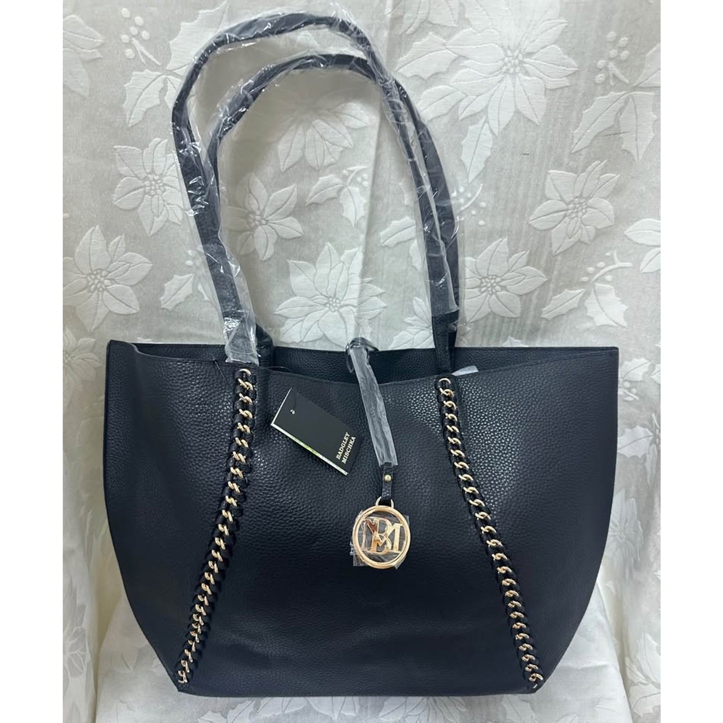 Badgley Mischka Black Pebbled Leather Tote Bag. B159-9080