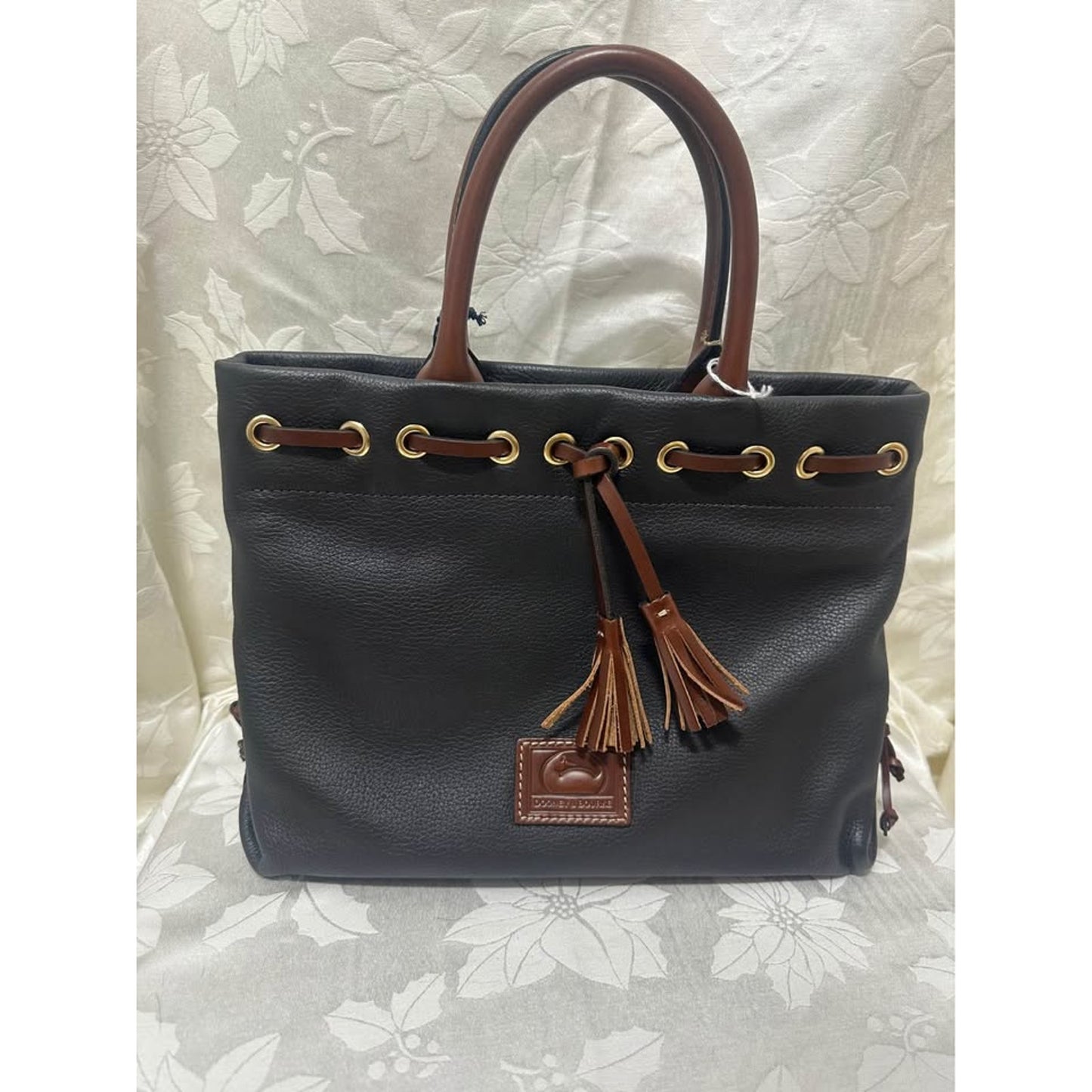 New Dooney & Bourke Tassel Tote Black Leather Handbag. B-285