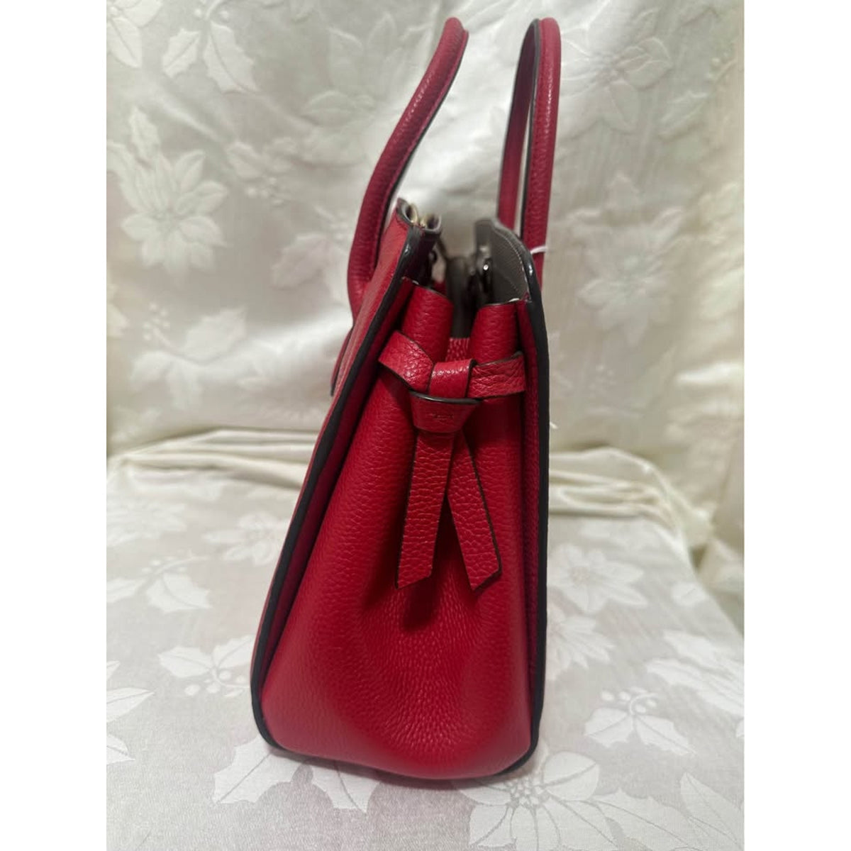New Kate Spade New York Red Pebbled Leather Handbag. B-284