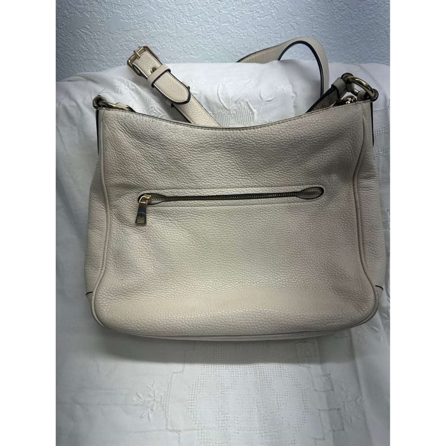 Pre-loved Coach Cream Leather Hobo Shoulder Bag. B-323