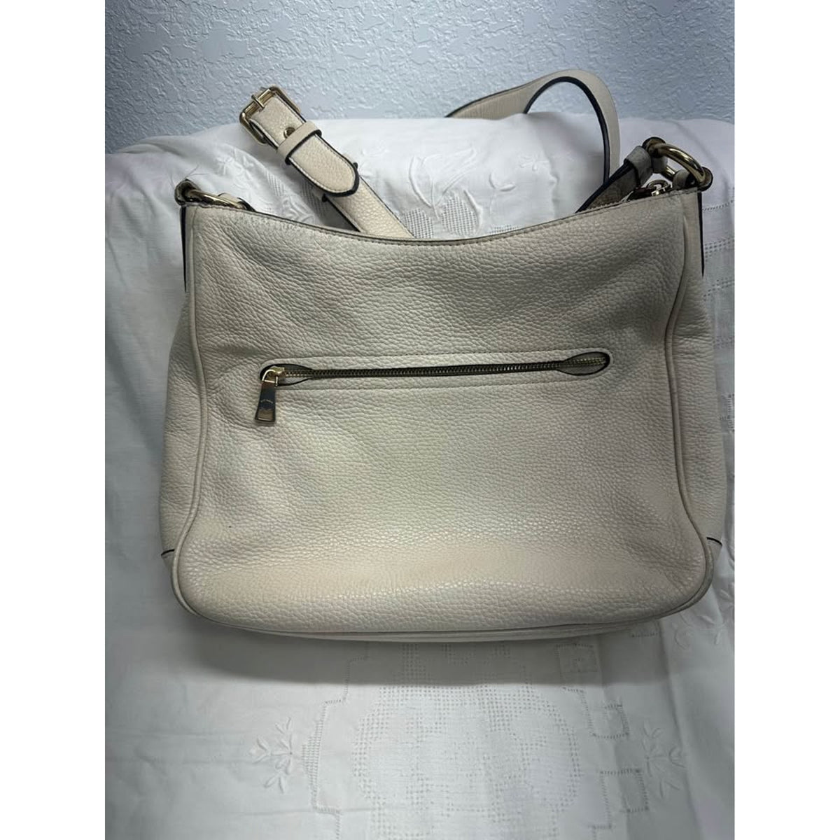Pre-loved Coach Cream Leather Hobo Shoulder Bag. B-323