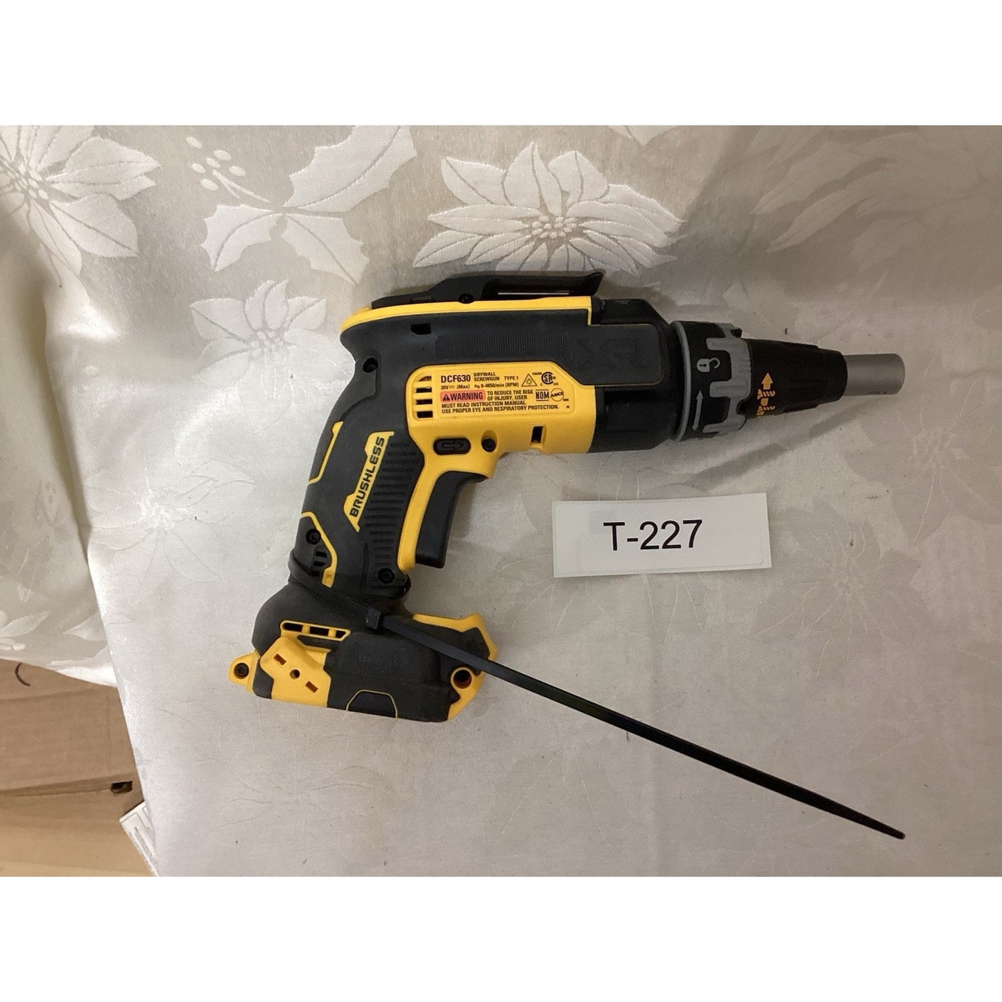 DEWALT 20V XR Brushless Cordless Drywall Screwgun DCF630 Tool Only T-227